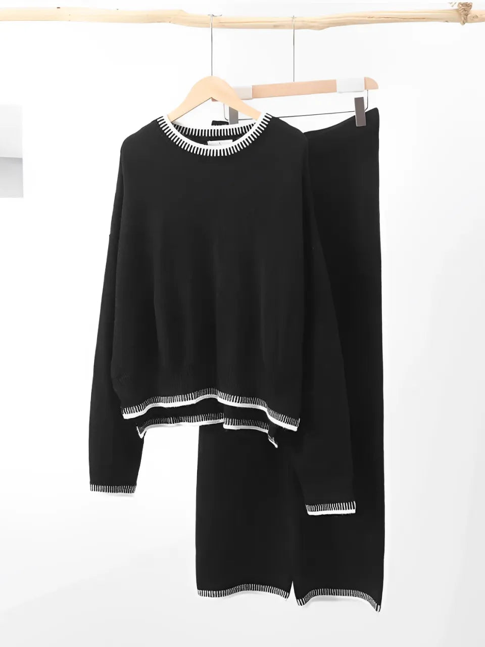 Conjunto Feminino com Suéter e Calça com Detalhes em Crochê – Sabrina