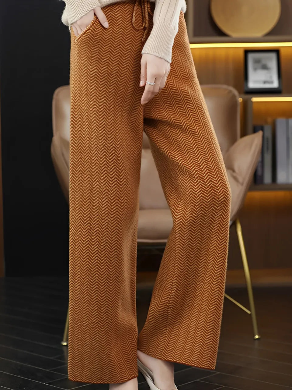 Calça Feminina Wide de Lã Texturizada com Cadarço na Cintura – Marina