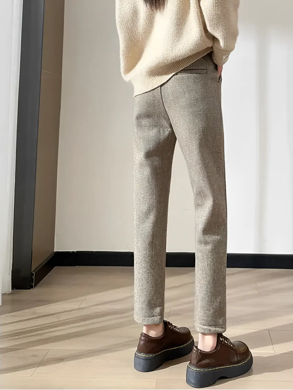 Calça Feminina Reta de Lã com Cintura Alta com Elástico – Sofia