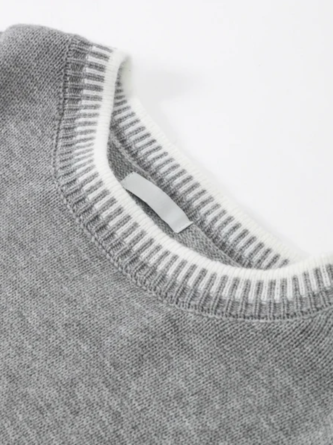 Conjunto Feminino com Suéter e Calça com Detalhes em Crochê – Sabrina