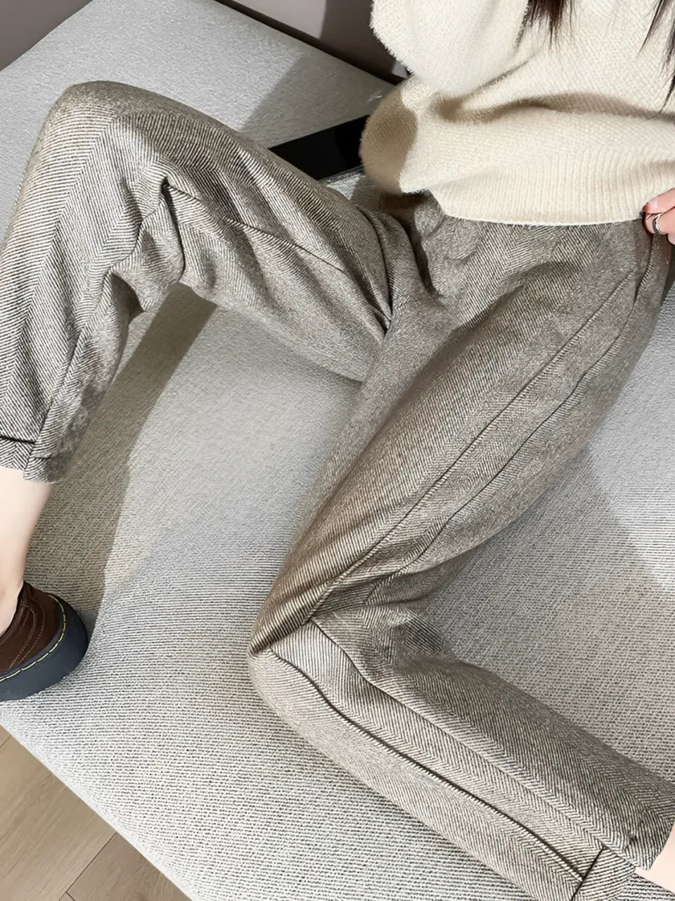 Calça Feminina Reta de Lã com Cintura Alta com Elástico – Sofia