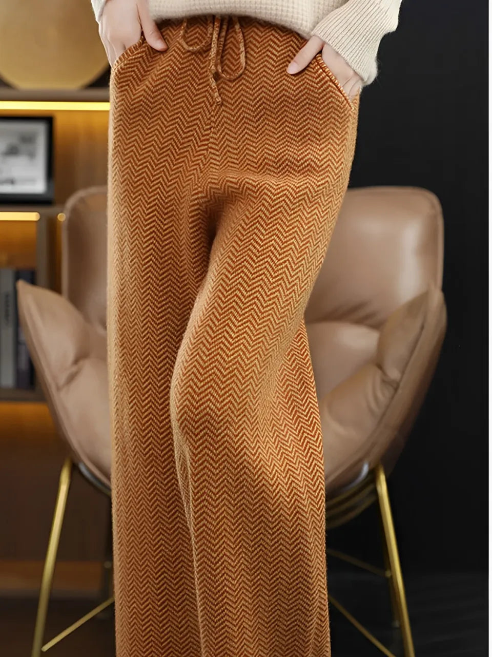 Calça Feminina Wide de Lã Texturizada com Cadarço na Cintura – Marina