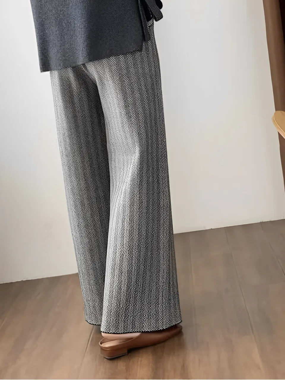 Calça Feminina Wide de Lã Texturizada com Cadarço na Cintura – Marina