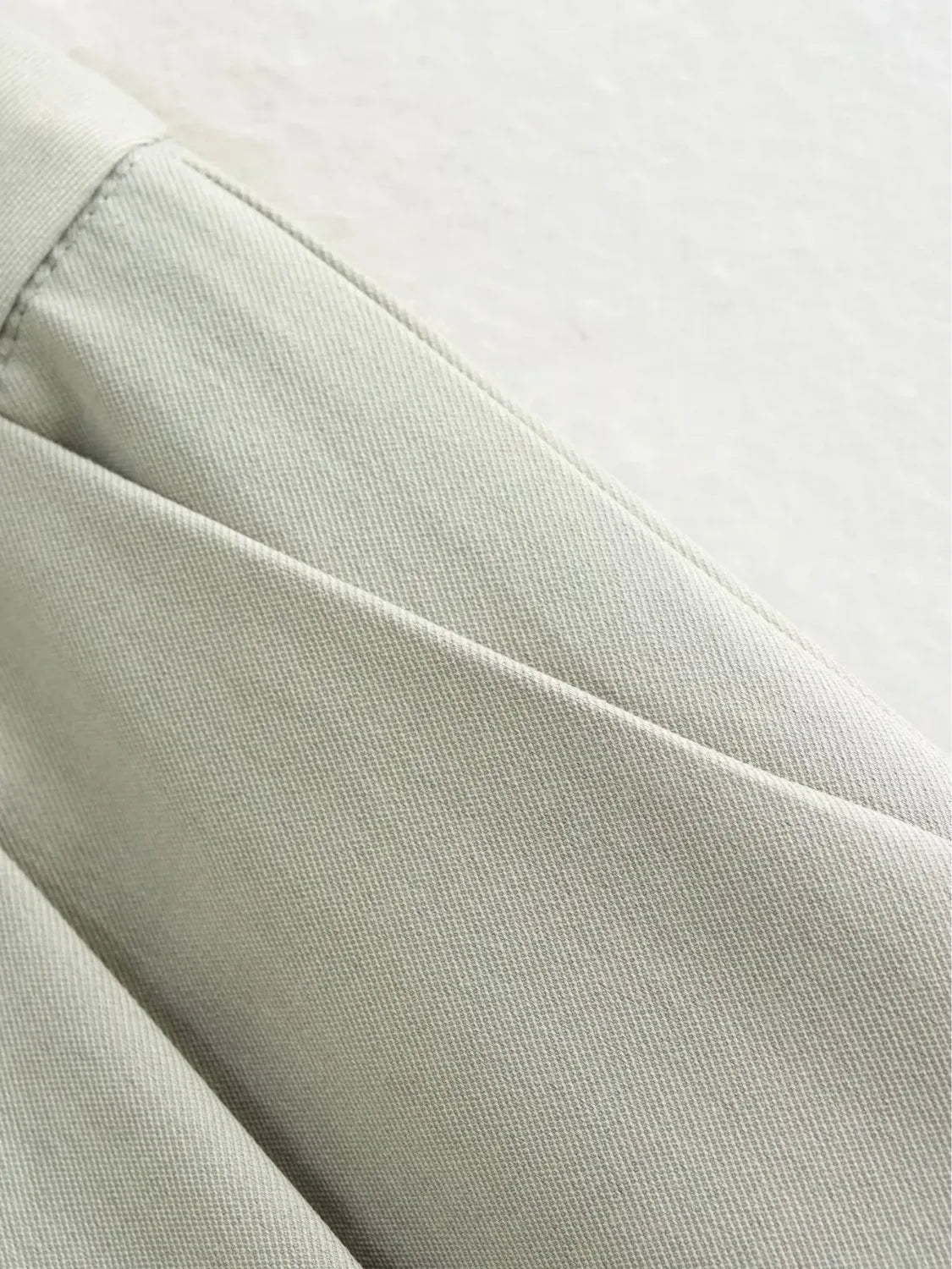 Conjunto Feminino Alfaiataria com Jaqueta Bomber e Calça de Cintura Alta Pantalona – Isabela