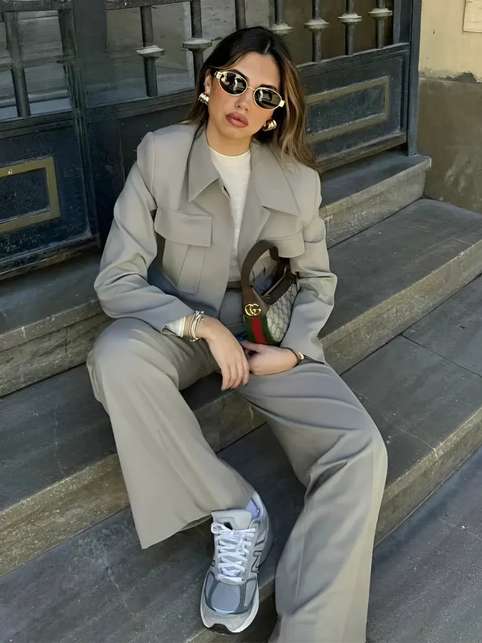 Conjunto Feminino Alfaiataria com Jaqueta Bomber e Calça de Cintura Alta Pantalona – Isabela