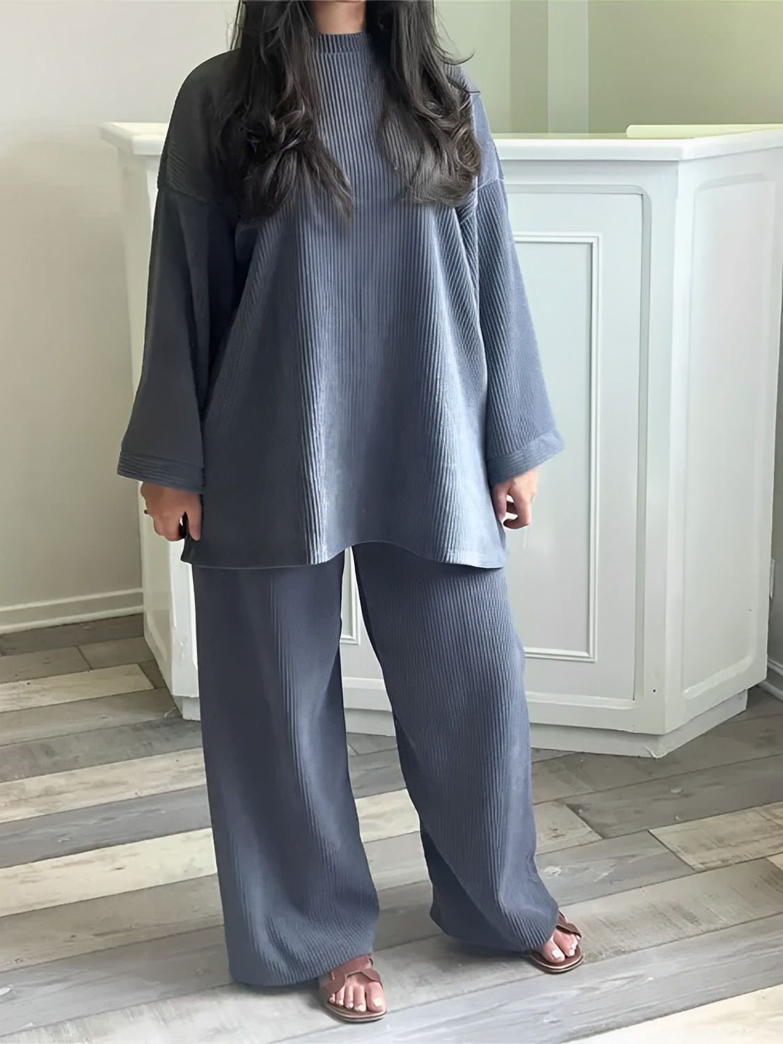 Conjunto Feminino de Veludo Cotelê com Suéter Oversized e Calça Wide Leg – Laura
