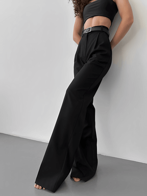 Calça Feminina Wide Leg em Alfaiataria Clássica com Cintura Alta e Bolsos – Diana