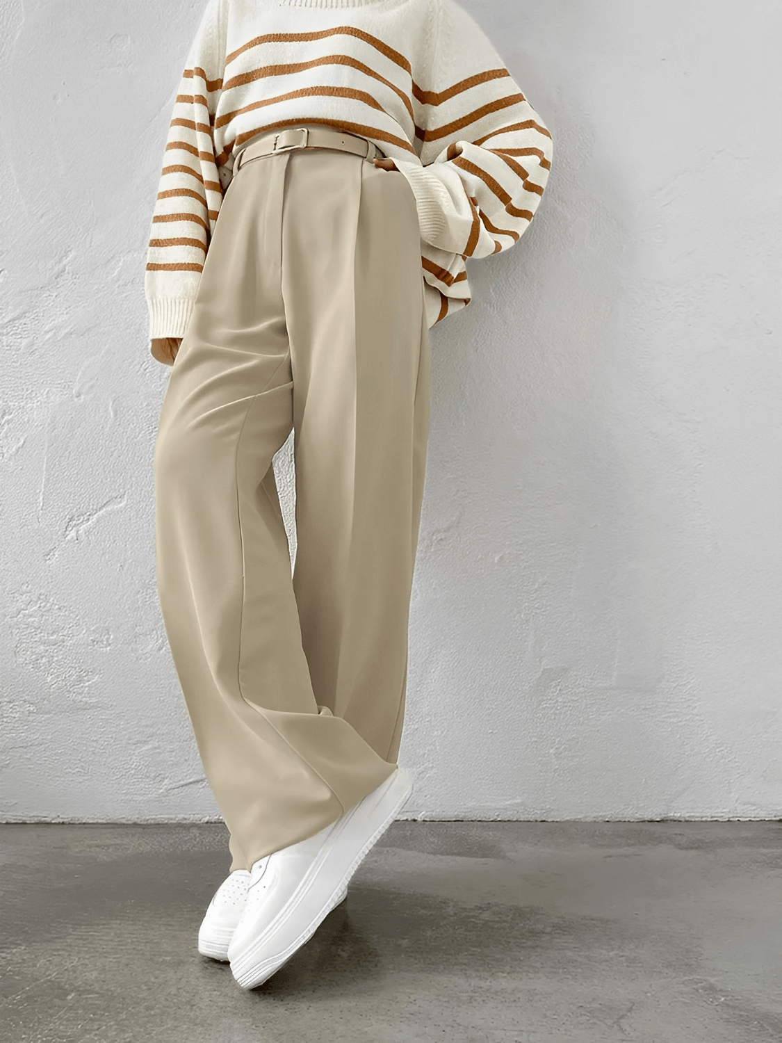 Calça Feminina Wide Leg em Alfaiataria Clássica com Cintura Alta e Bolsos – Diana