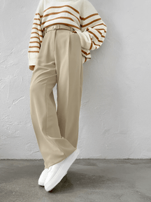 Calça Feminina Wide Leg em Alfaiataria Clássica com Cintura Alta e Bolsos – Diana