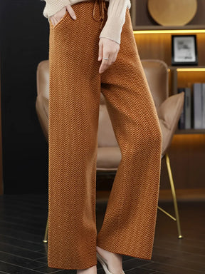 Calça Feminina Wide de Lã Texturizada com Cadarço na Cintura – Marina