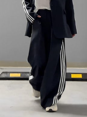 Conjunto Feminino de Alfaiataria Esportiva com Blazer Oversized e Calça com Listras Laterais – Fabiana