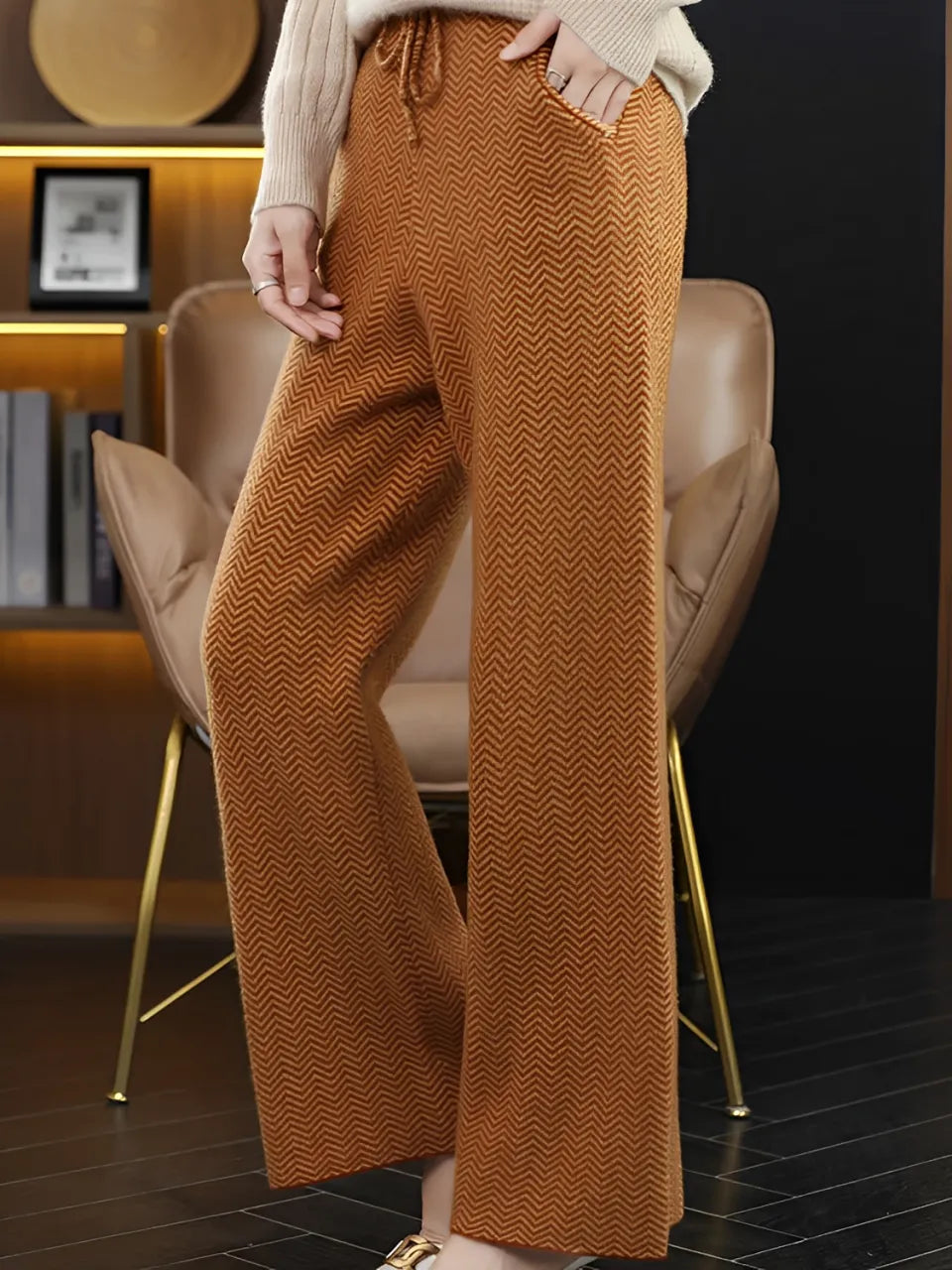 Calça Feminina Wide de Lã Texturizada com Cadarço na Cintura – Marina