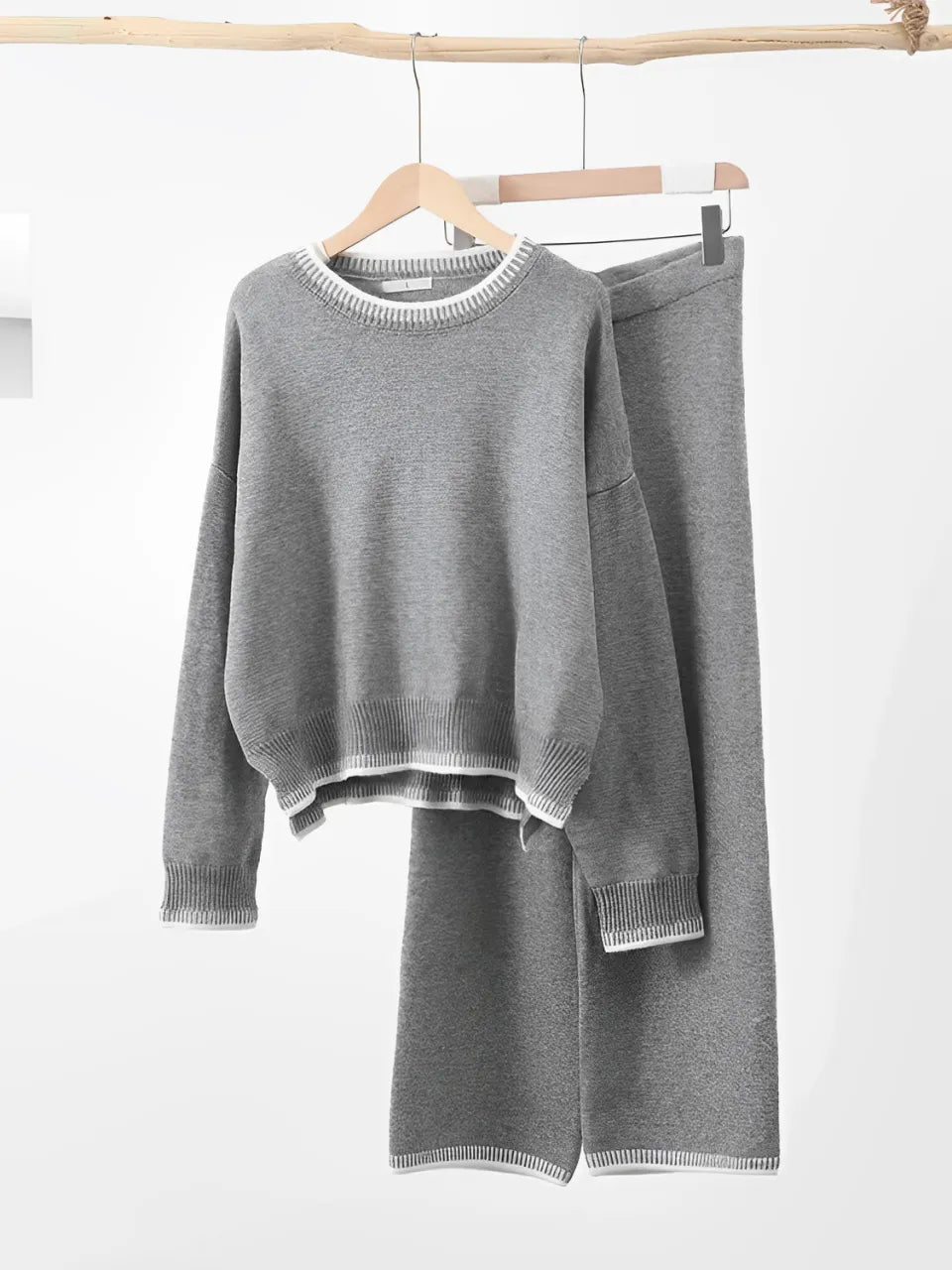 Conjunto Feminino com Suéter e Calça com Detalhes em Crochê – Sabrina