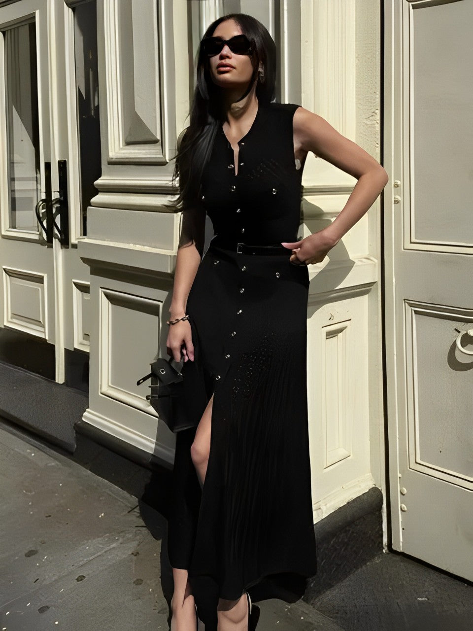 Vestido Feminino Midi de Tricô Sem Mangas com Abertura de Botões – Sara