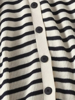 Vestido Feminino Midi Listrado Vintage Decote em V com Fechamento em Botões – Mirella