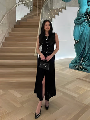 Vestido Feminino Midi de Tricô Sem Mangas com Abertura de Botões – Sara