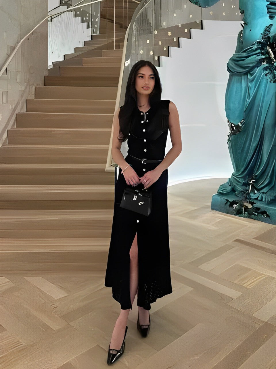 Vestido Feminino Midi de Tricô Sem Mangas com Abertura de Botões – Sara