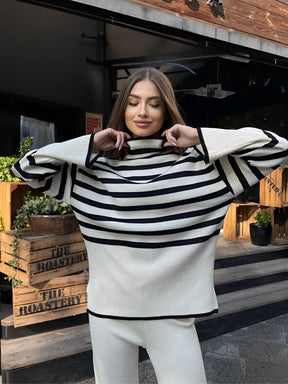 Conjunto Feminino de Tricô com Suéter de Gola Alta Listrado e Calça Confortável – Daniela