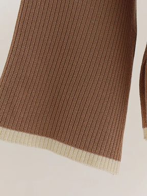 Conjunto Feminino de Tricô com Suéter de Gola Alta Listrado e Calça Confortável – Daniela