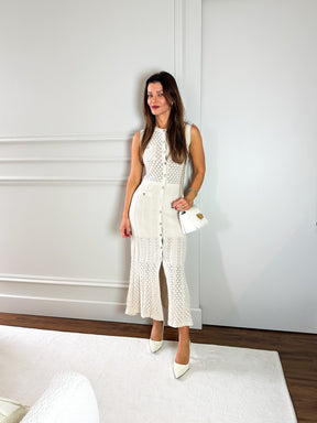 Vestido Feminino Midi de Tricô Sem Mangas com Abertura de Botões – Sara