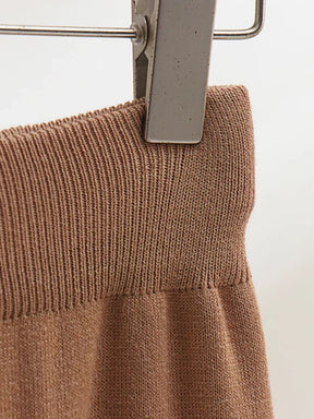 Conjunto Feminino de Tricô com Suéter de Gola Alta Listrado e Calça Confortável – Daniela