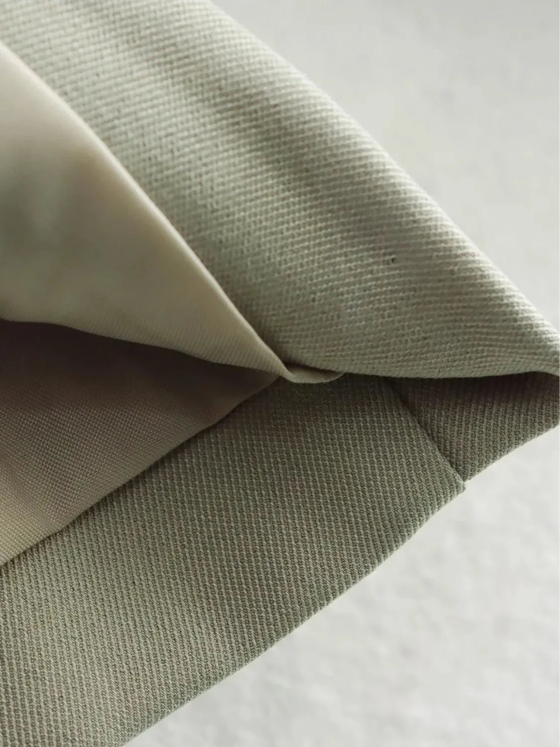 Conjunto Feminino Alfaiataria com Jaqueta Bomber e Calça de Cintura Alta Pantalona – Isabela