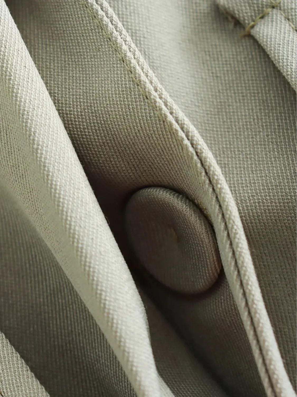 Conjunto Feminino Alfaiataria com Jaqueta Bomber e Calça de Cintura Alta Pantalona – Isabela