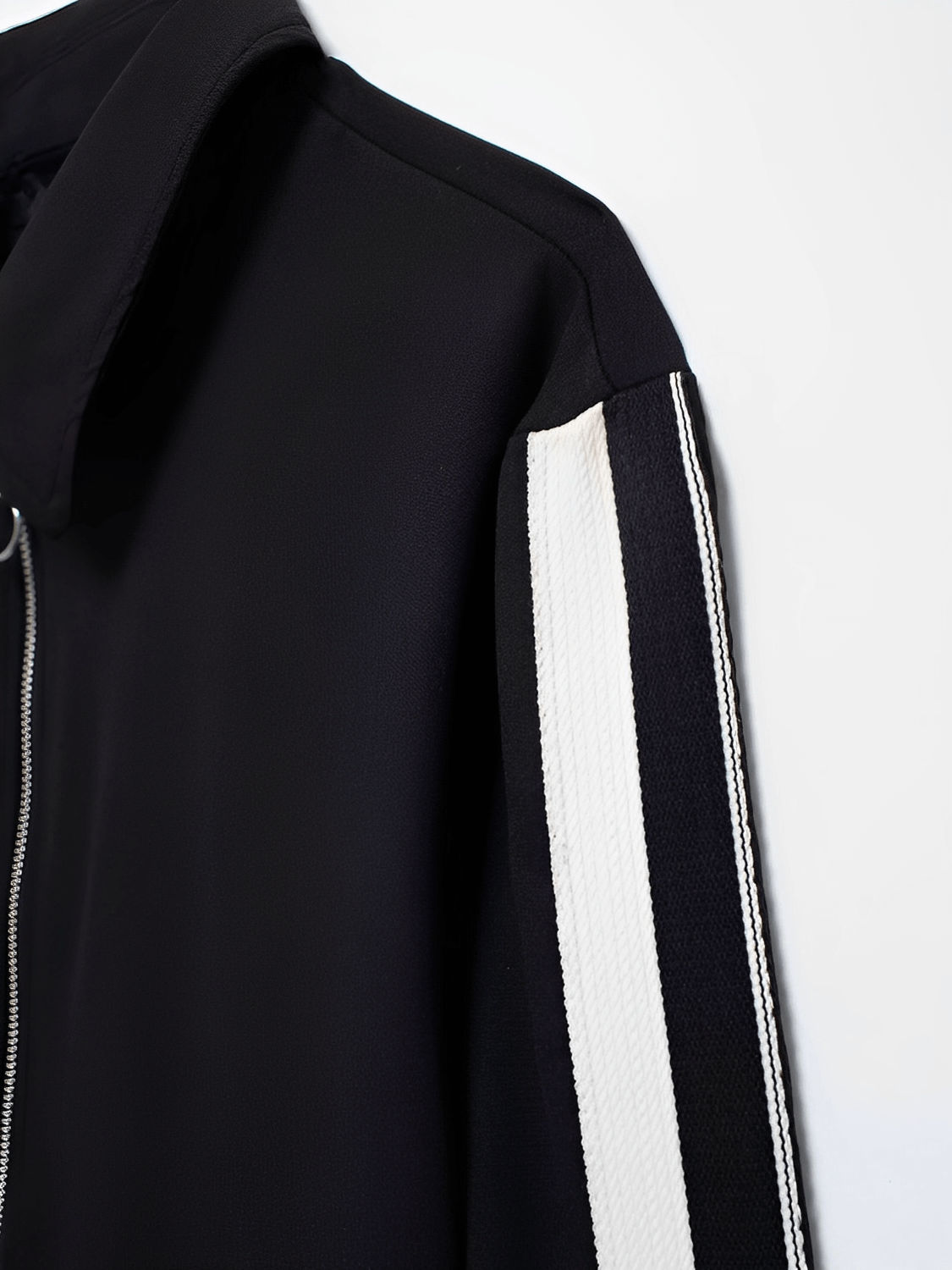 Conjunto Feminino Casual Esportivo com Jaqueta de Zíper e Calça com Listras Brancas Laterais – Débora